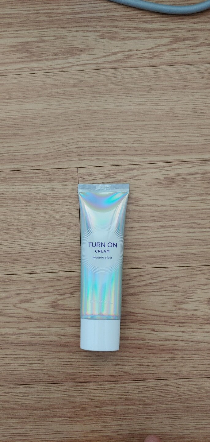 Dewycell Turn-On Tone-Up Cream