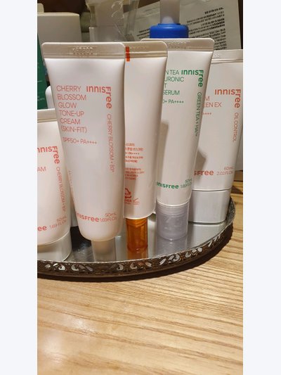 Innisfree Jeju Cherry Blossom Glow Skin-Fit Tone-Up Cream 50ml